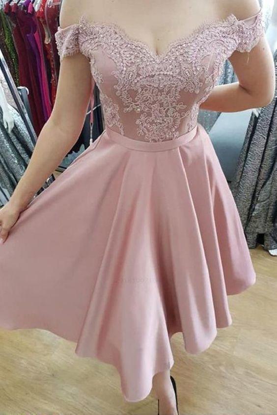 A Line Off the Shoulder Knee Length Homecoming Dresses with Appliques WLD1914