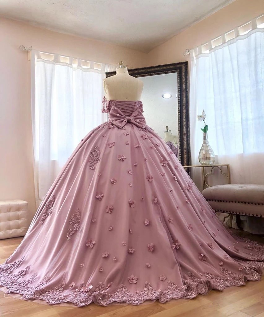 Ball Gown Off the Shoulder Tulle Quinceanera Dress with Lace Appliques, Puffy Prom Dress WLD2529